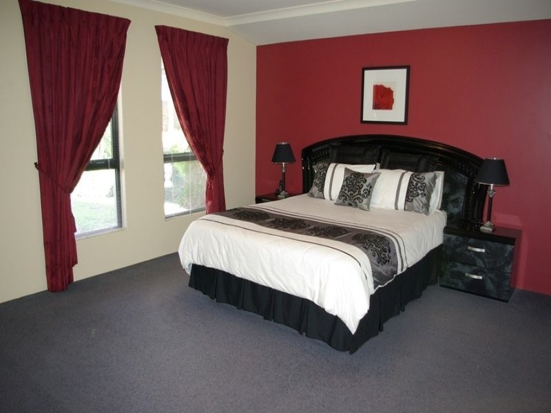 4 Lakehurst Way, Atwell WA 6164