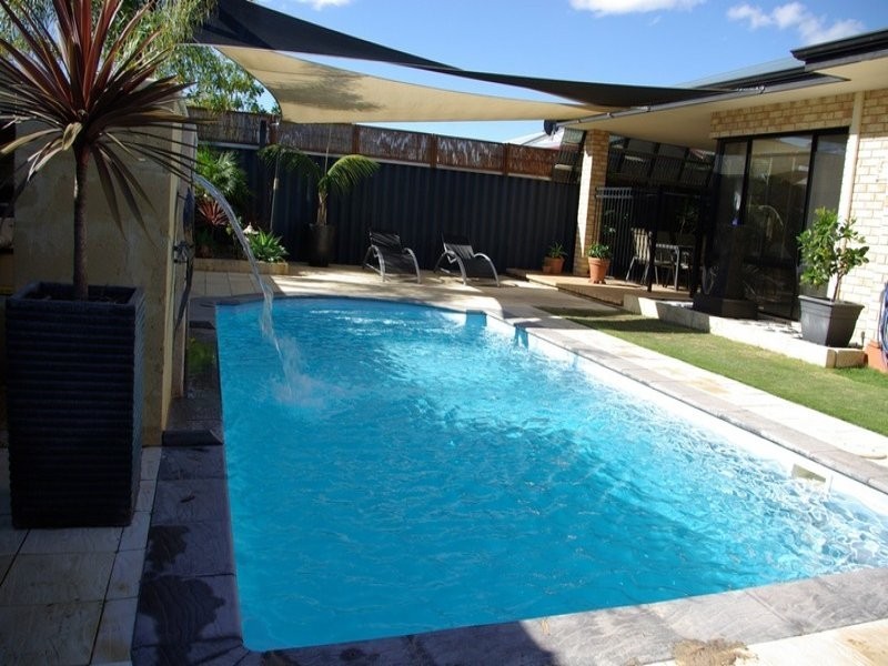 4 Lakehurst Way, Atwell WA 6164