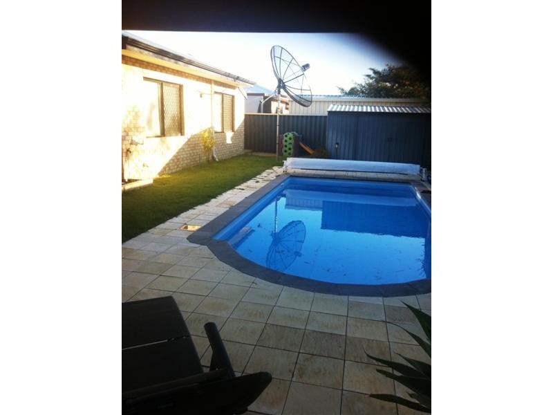 4 Lakehurst Way, Atwell WA 6164