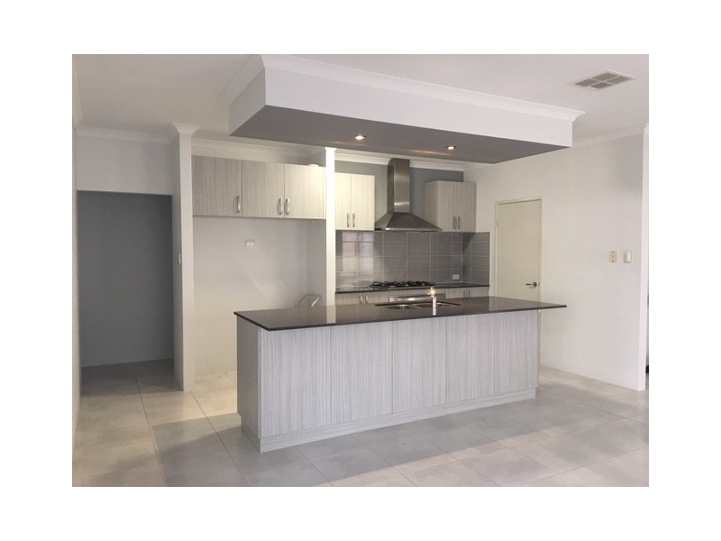 28 LOMOND CRESCENT, Wandi WA 6167