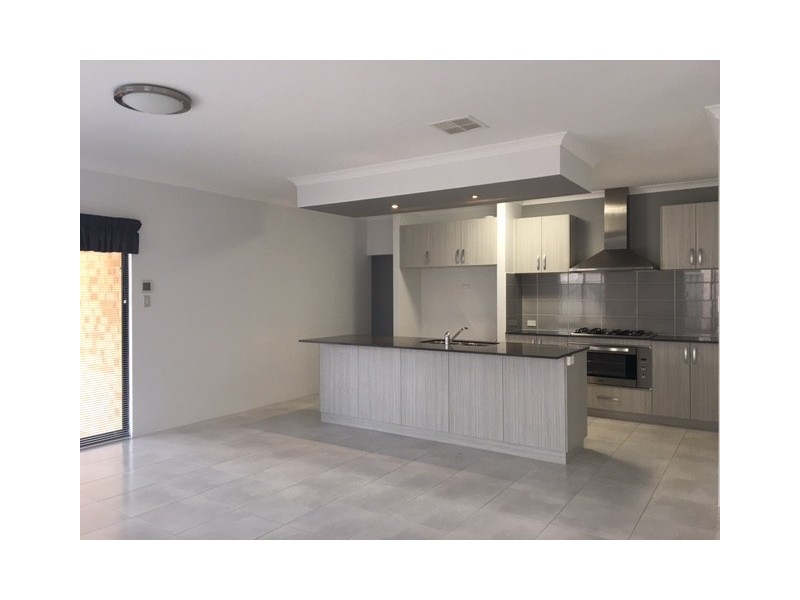 28 LOMOND CRESCENT, Wandi WA 6167