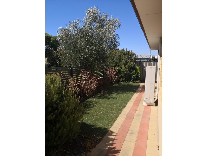 28 LOMOND CRESCENT, Wandi WA 6167