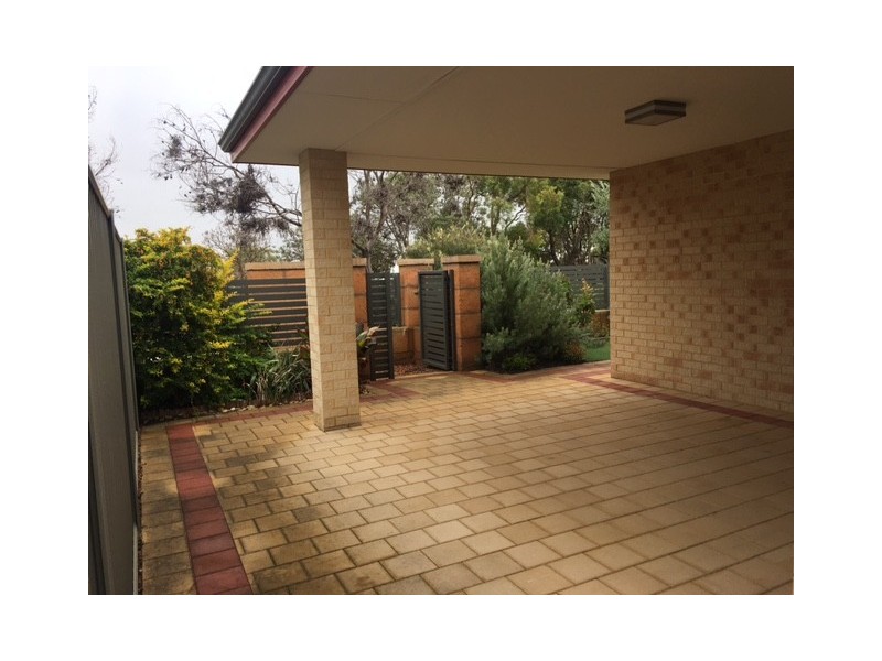 28 LOMOND CRESCENT, Wandi WA 6167