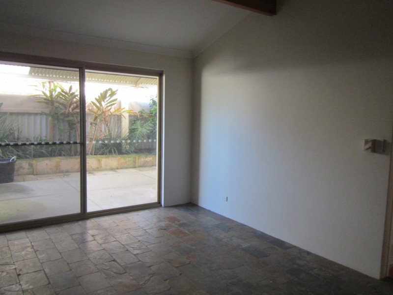 4 Broadwater Gardens, South Lake WA 6164