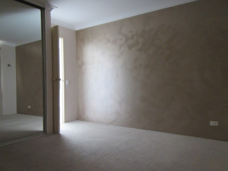 4 Broadwater Gardens, South Lake WA 6164