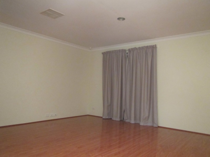 4 Broadwater Gardens, South Lake WA 6164
