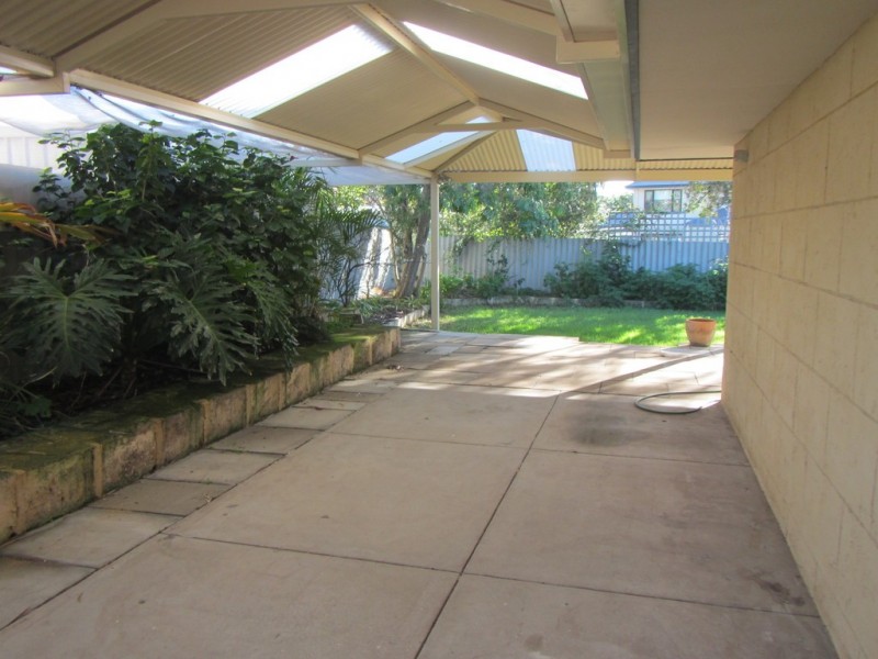 4 Broadwater Gardens, South Lake WA 6164