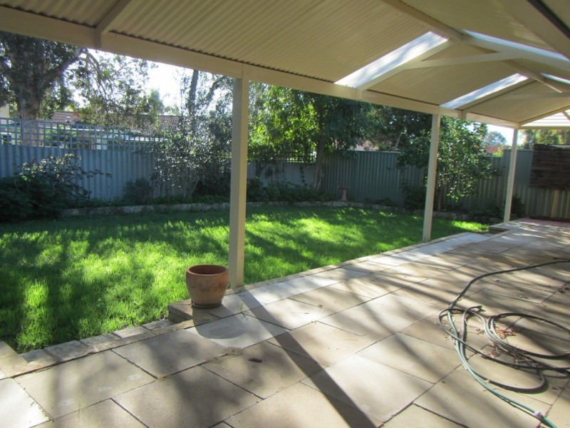 4 Broadwater Gardens, South Lake WA 6164