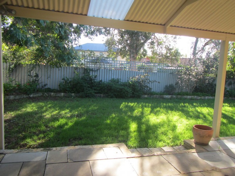 4 Broadwater Gardens, South Lake WA 6164