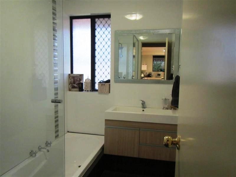 2 Gazania Grove, Yangebup WA 6164