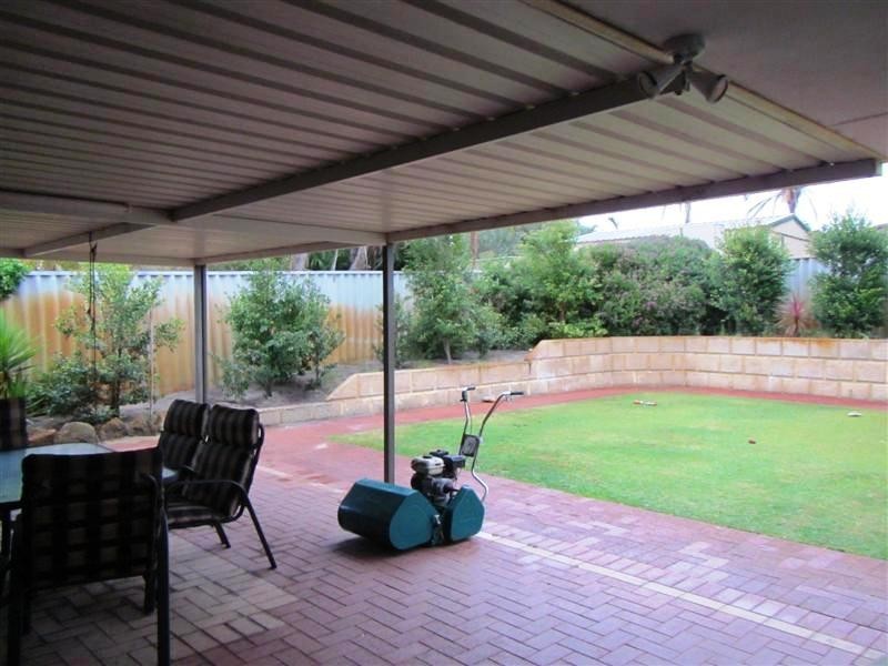 2 Gazania Grove, Yangebup WA 6164