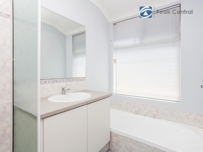 9 Lavender Way, Success WA 6164