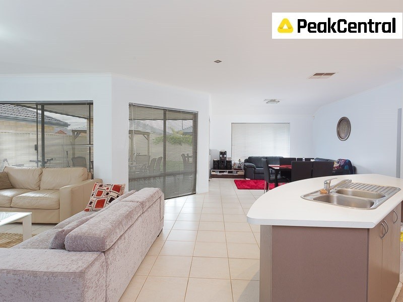 6 Horton Brace, Success WA 6164