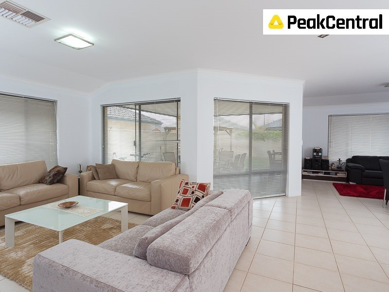 6 Horton Brace, Success WA 6164