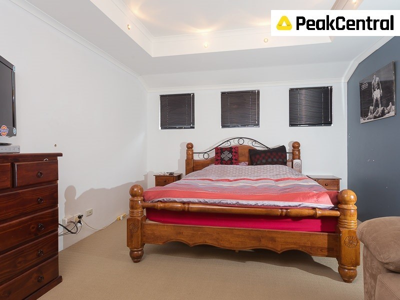 6 Horton Brace, Success WA 6164