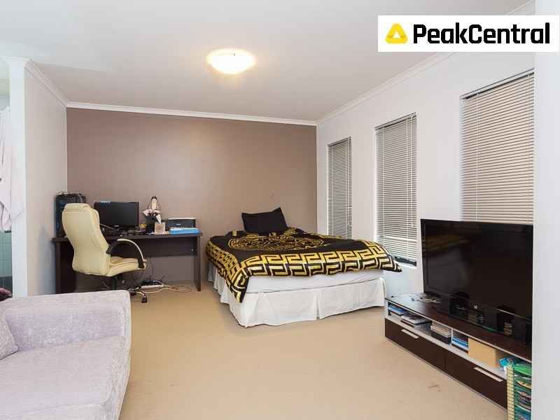 6 Horton Brace, Success WA 6164