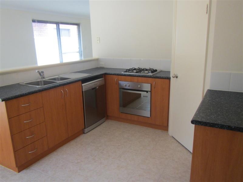 15/7 Barfield Road, Hammond Park WA 6164