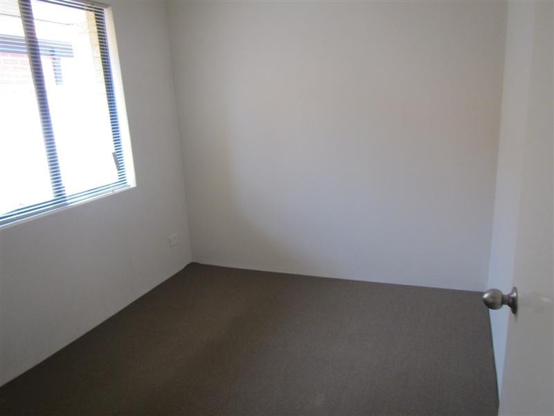 15/7 Barfield Road, Hammond Park WA 6164