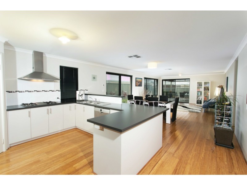 13 Lambeth Circle, Wellard WA 6170