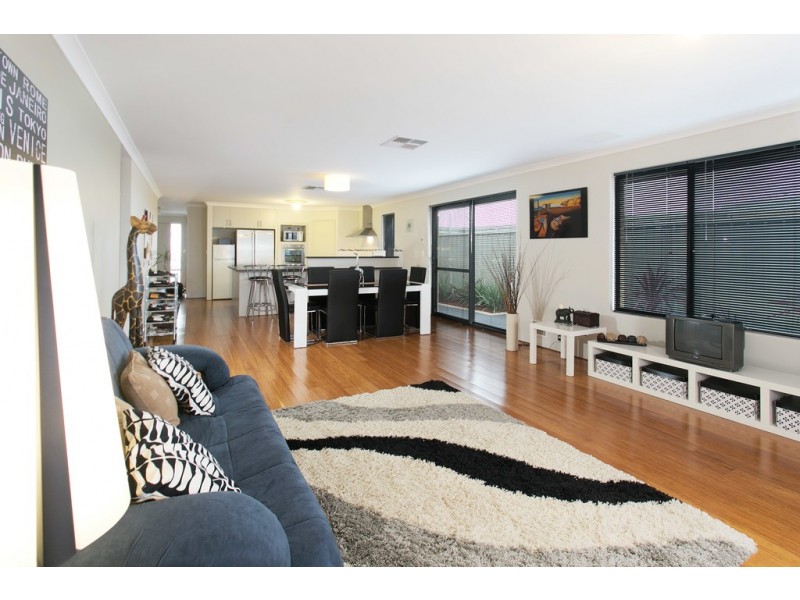 13 Lambeth Circle, Wellard WA 6170