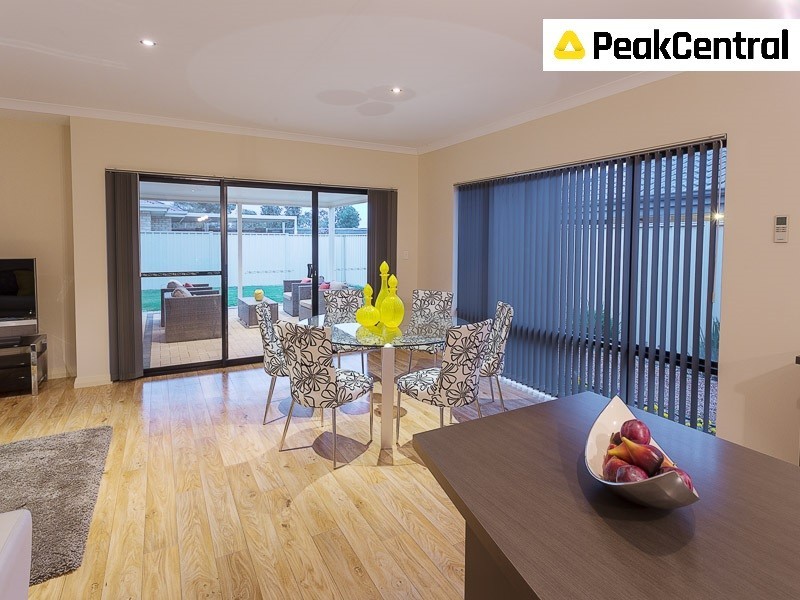 11 Dorsal Bend, Hammond Park WA 6164