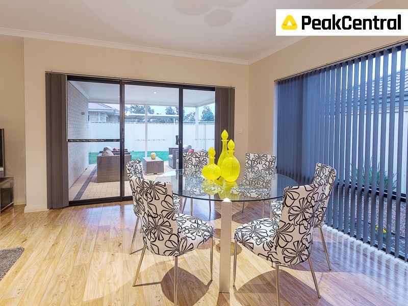 11 Dorsal Bend, Hammond Park WA 6164