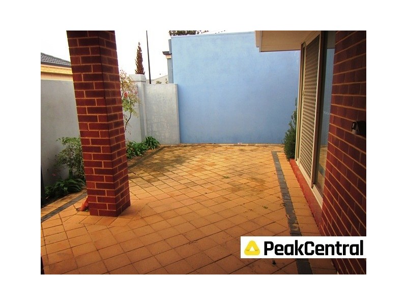 4 Goulburn Approach, Hammond Park WA 6164