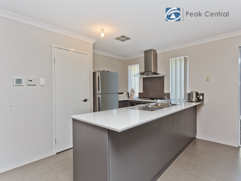 91 Litchfield Circle, Wandi WA 6167