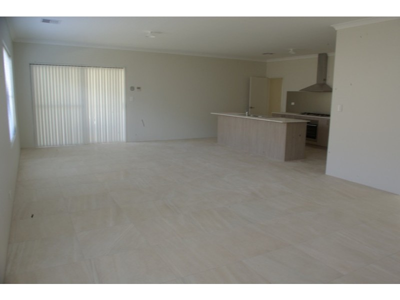 14 McIntosh Street, Hammond Park WA 6164