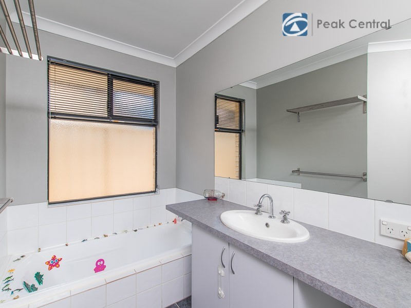 11 Monarch Gate, Success WA 6164