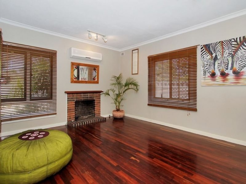 142 Cordelia Ave, Coolbellup WA 6163