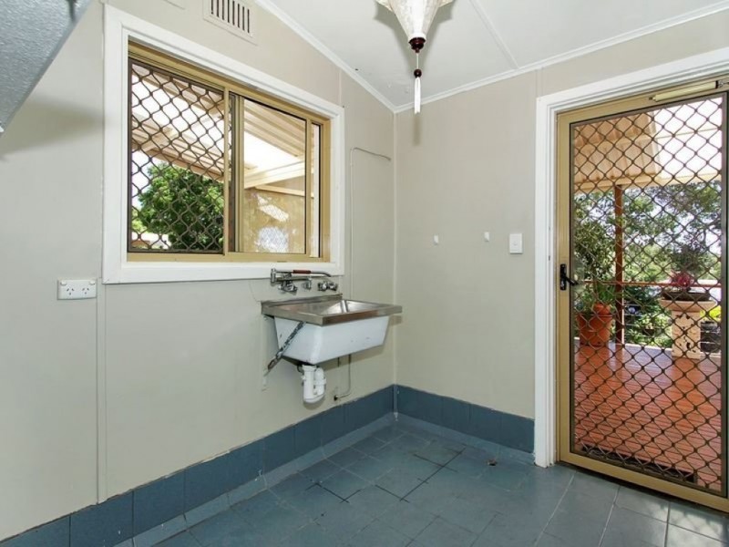 142 Cordelia Ave, Coolbellup WA 6163