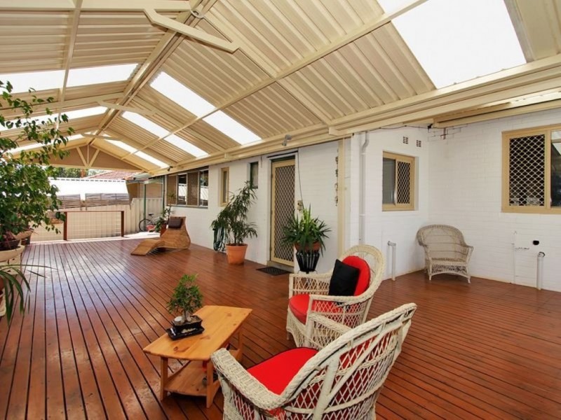 142 Cordelia Ave, Coolbellup WA 6163