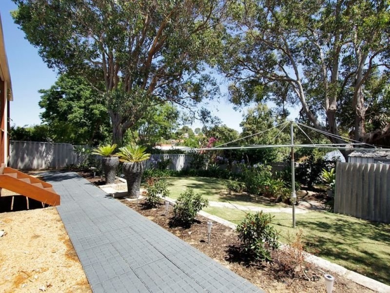 142 Cordelia Ave, Coolbellup WA 6163