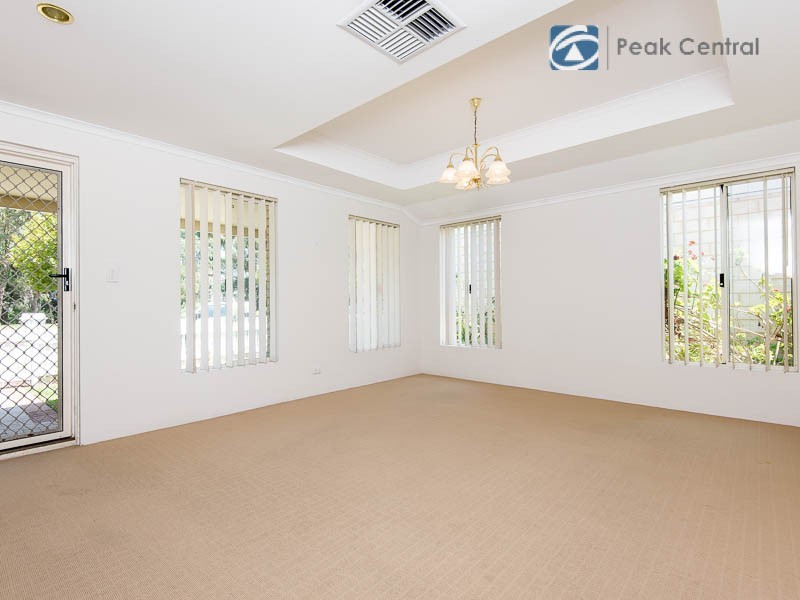 73 Aurora Drive, Atwell WA 6164