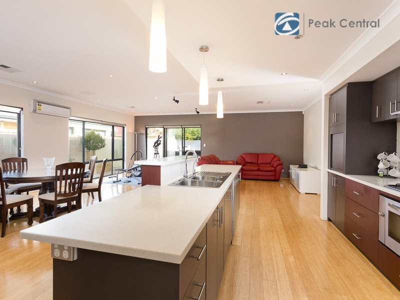 35 Frankenia Turn, Success WA 6164