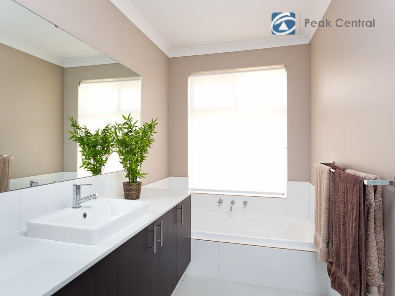 21 Pinelle Pwy, Aubin Grove WA 6164