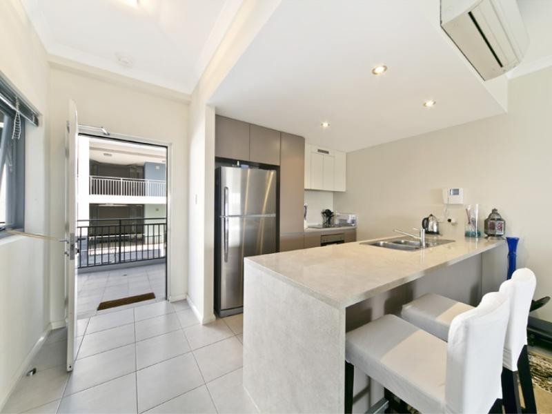 33 /23 Junction Blvd, Cockburn Central WA 6164