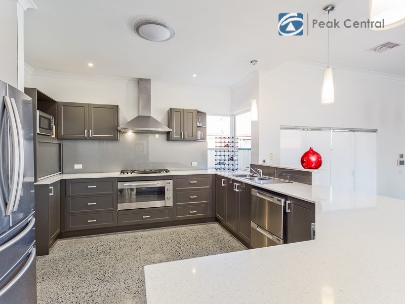 3 Sheffield Bend, Success WA 6164