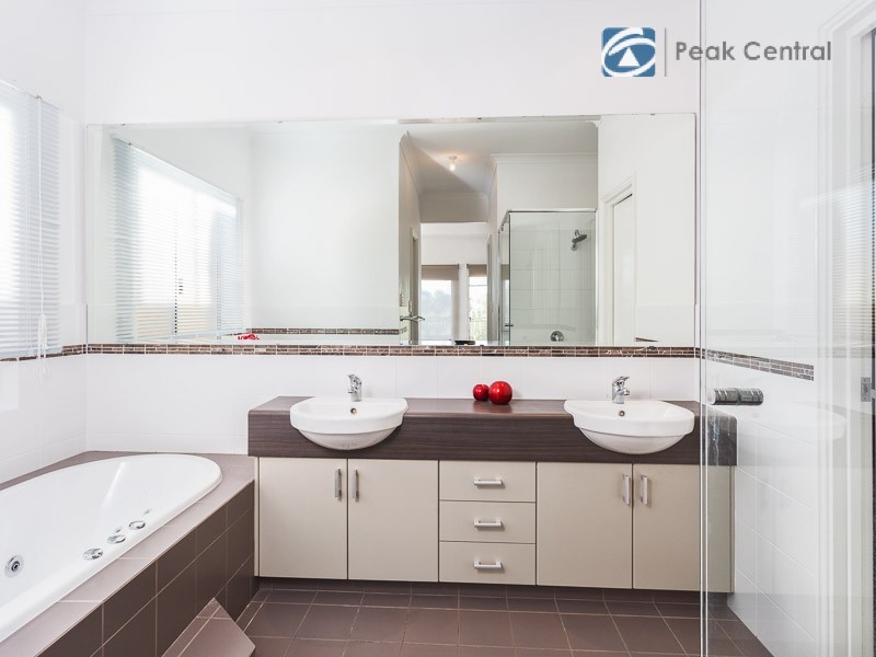 3 Sheffield Bend, Success WA 6164