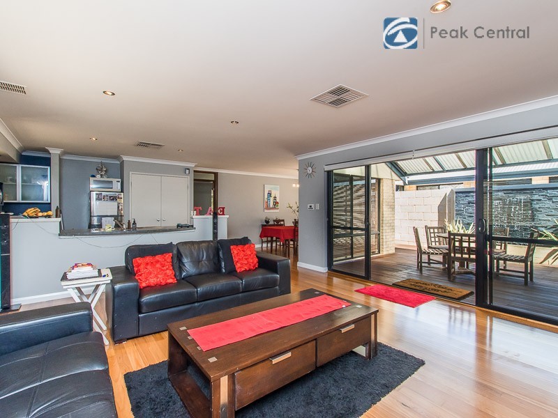 11 Monarch Gate, Success WA 6164