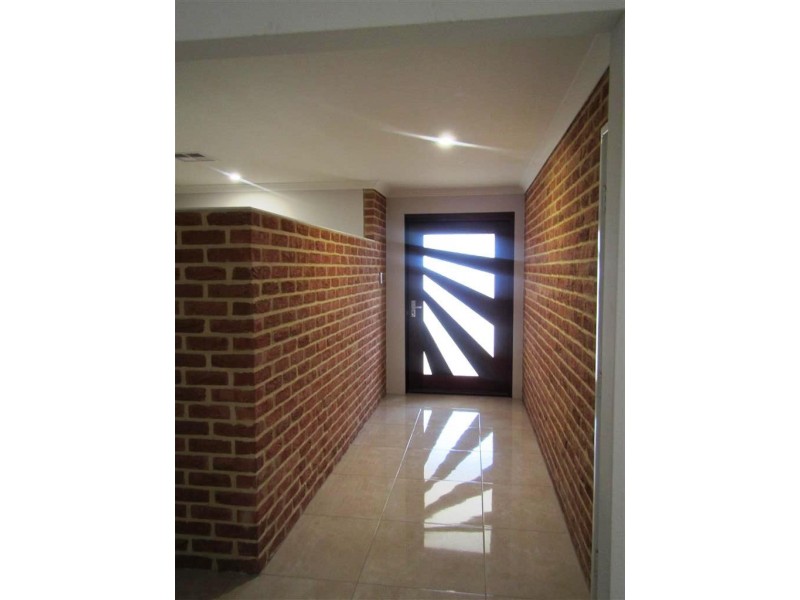 4 Bindarri Grove, Wandi WA 6167