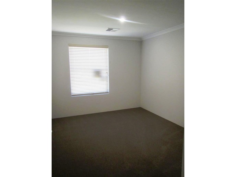 4 Bindarri Grove, Wandi WA 6167