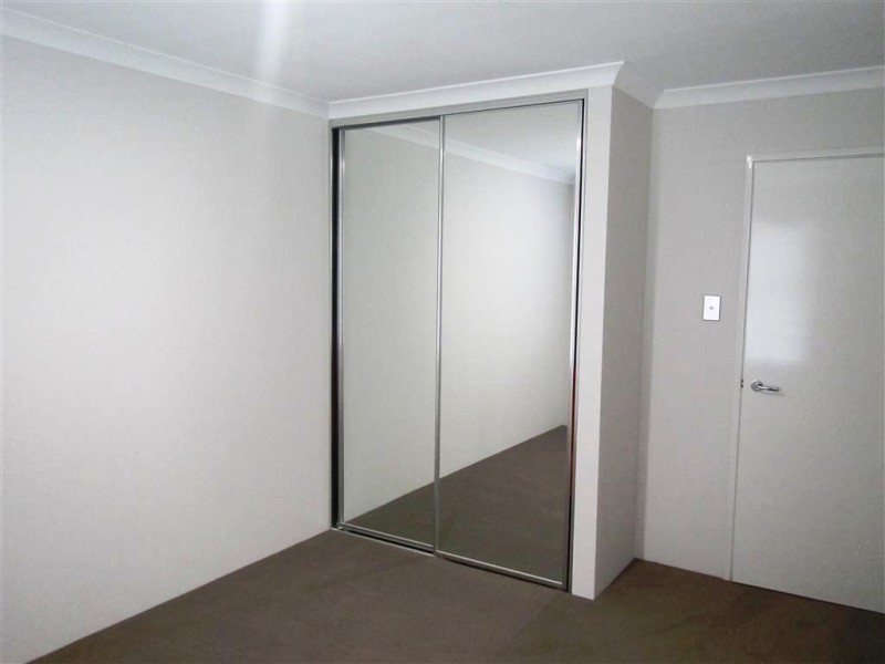 4 Bindarri Grove, Wandi WA 6167