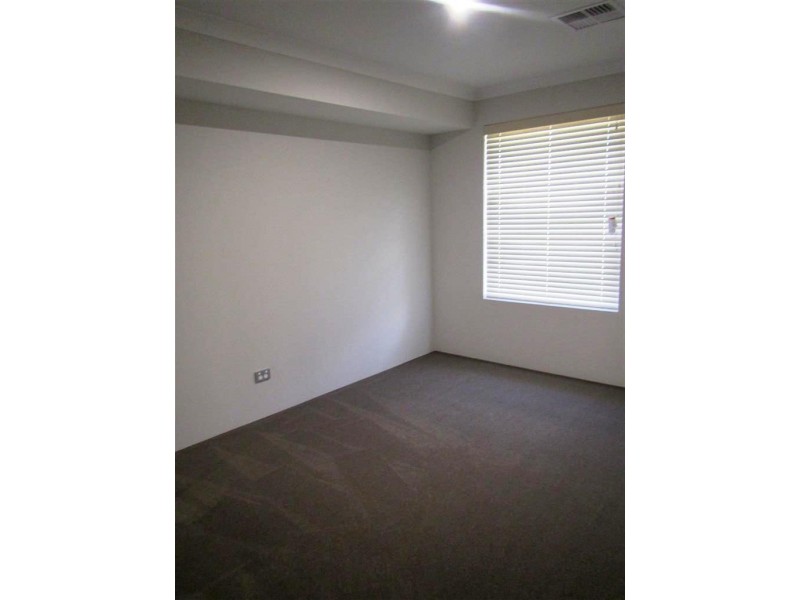 4 Bindarri Grove, Wandi WA 6167