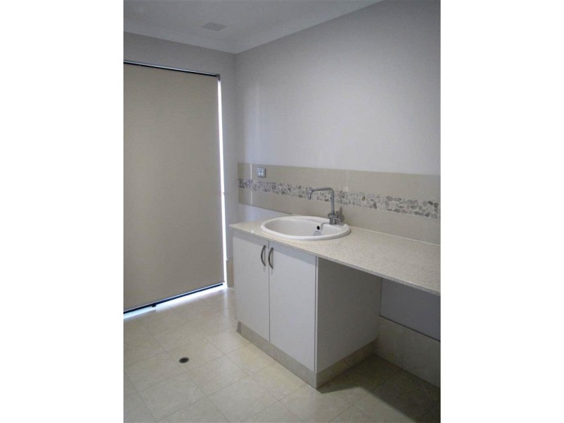 4 Bindarri Grove, Wandi WA 6167