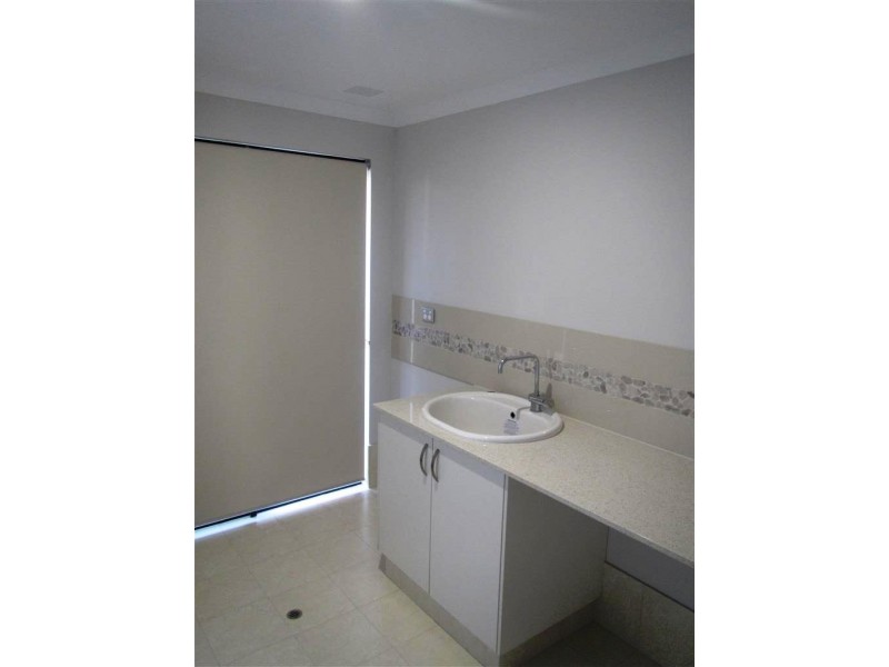 4 Bindarri Grove, Wandi WA 6167