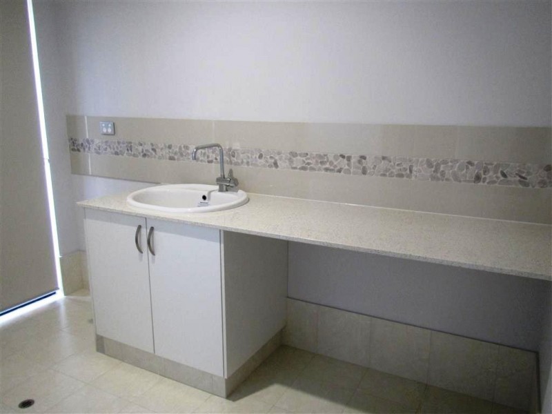 4 Bindarri Grove, Wandi WA 6167