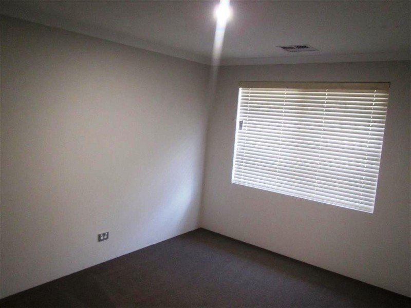 4 Bindarri Grove, Wandi WA 6167