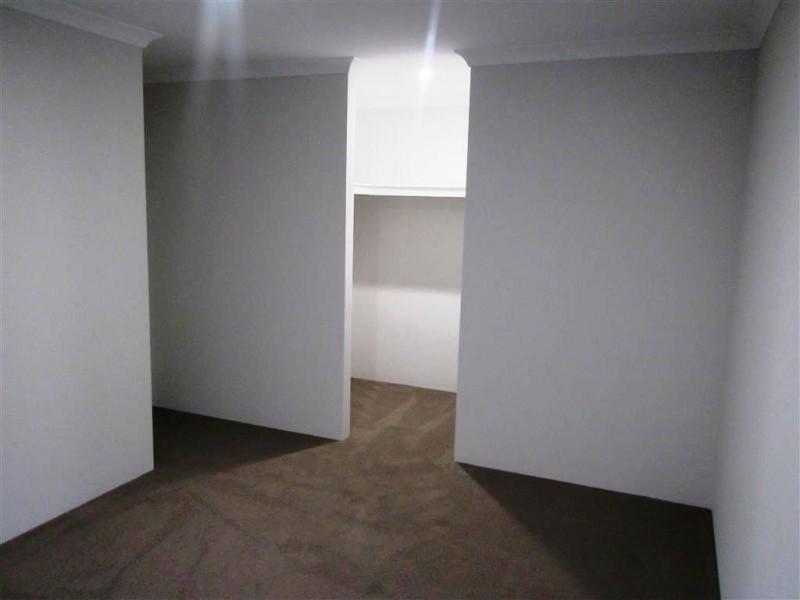 4 Bindarri Grove, Wandi WA 6167